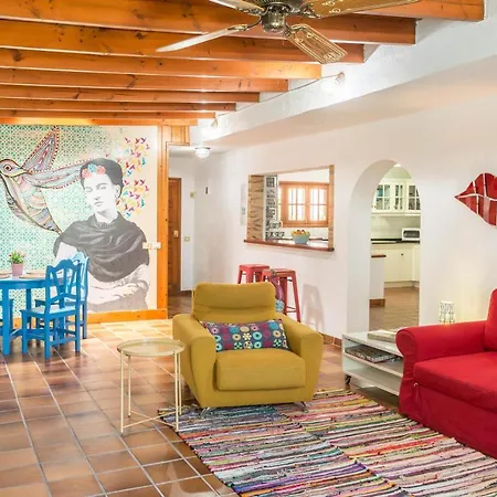Frida Kahlo *